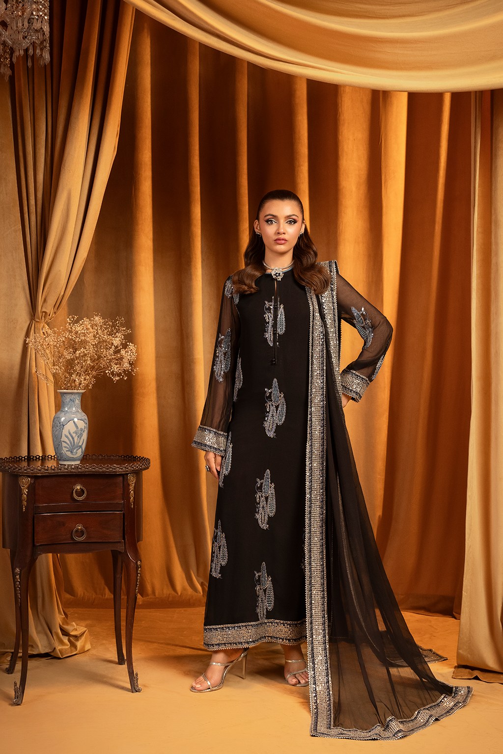 Meeral Ayliz Embroidered 3-Piece Suit