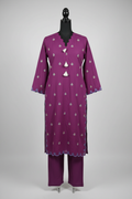 Purple embroidered kurta on mannequin