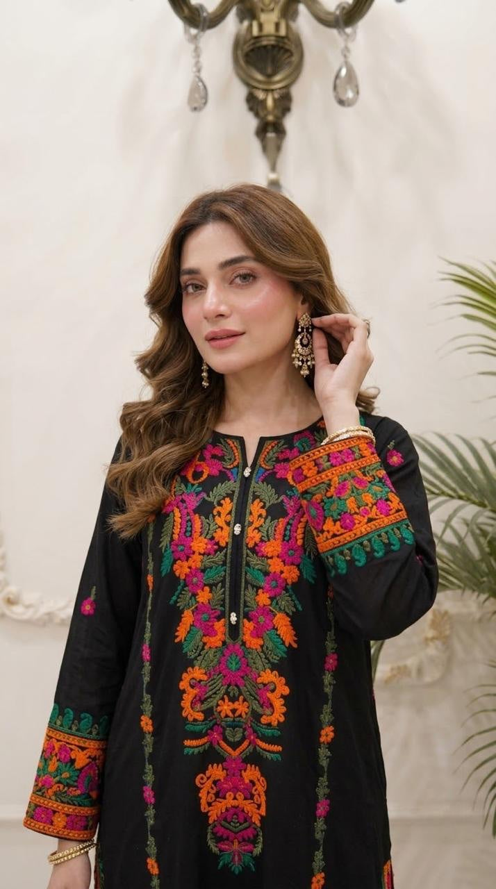 Aari Embroidered Boski Linen 2-Piece Set - Black, embroidery close-up