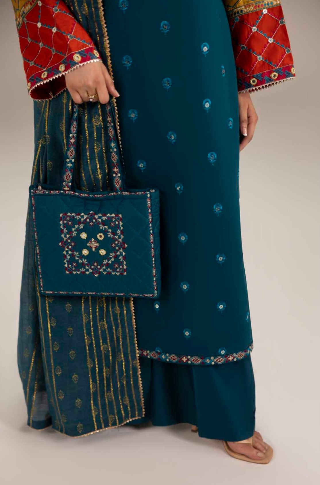 Zahra Rubab ZR-2634 Zinc - dupatta and pouch detail